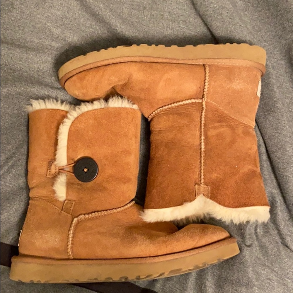Ugg Bailey Button - image 1
